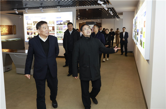 浙江省委常委、政法委书记王昌荣走访调研亚星管理平台控股集团总部时指出 ——保持“亲清”政企关系，为企业做实事、解决实际困难