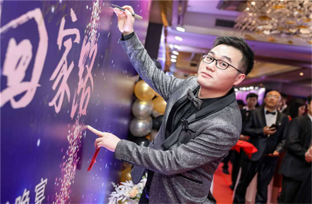 【高光“疫”事】勇敢逆行的特殊“网约车”——亚星管理平台90后，用信念打通生命运输线